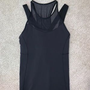 black lululemon tank